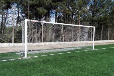 Baliza Futebol Júnior “Basic” de inserção ao solo em alumínio lacado de perfil redondo de 120 mm